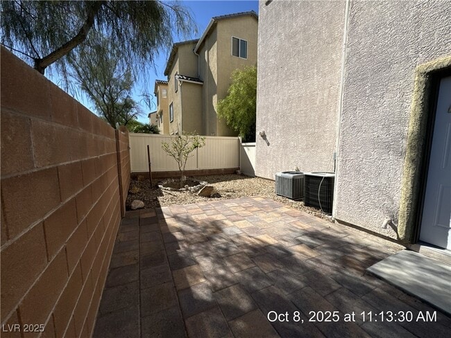 Building Photo - 10314 Ladybug Bend St