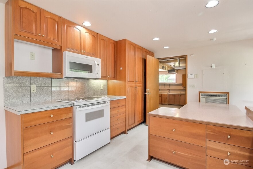 Kitchen - 3527 Shattuck Ave S