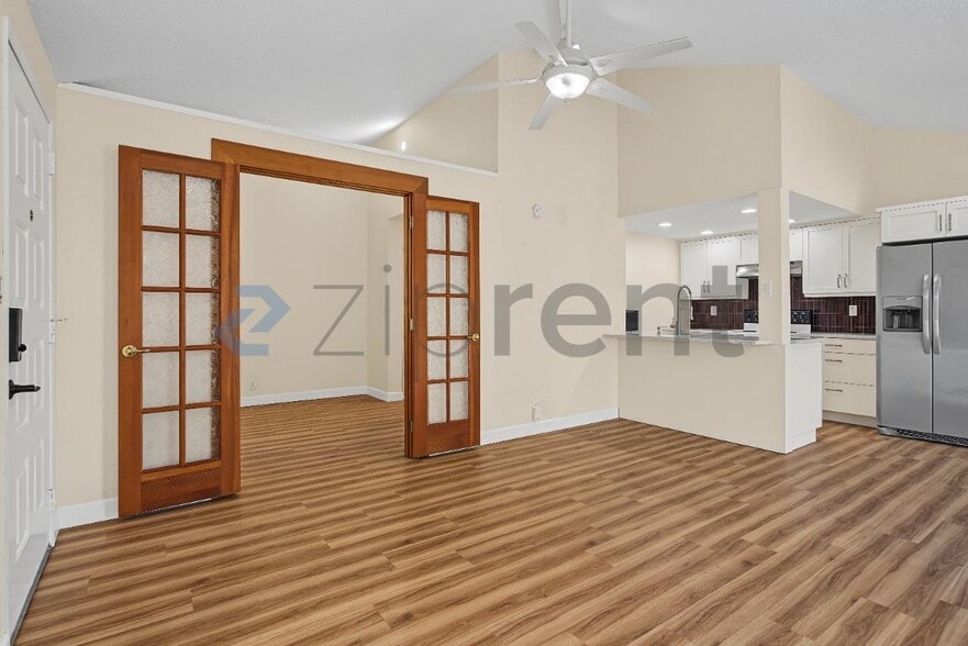 Building Photo - Unit