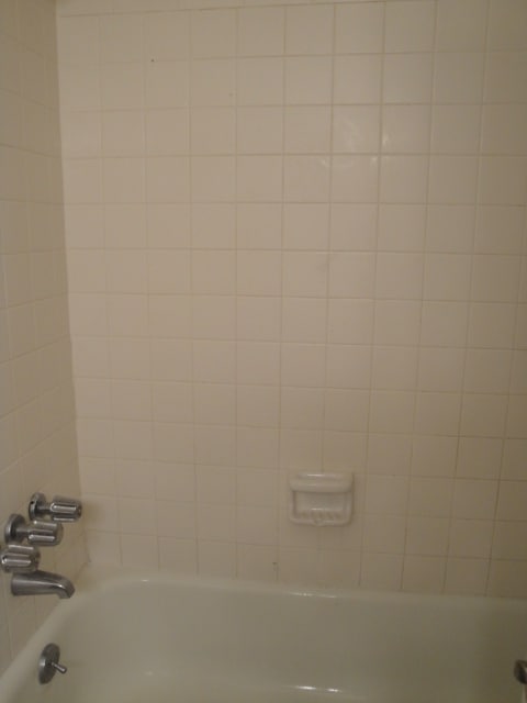 Building Photo - CLOSE TO SHOPPING AND SCHOOLS AVAIL OCTOBER 2nd