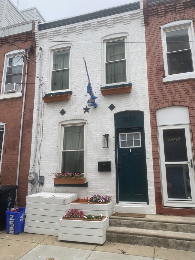 Primary Photo - 2527 E Gordon St