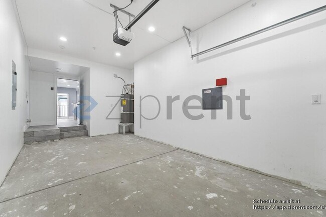 Building Photo - 4403 Jenkins Way