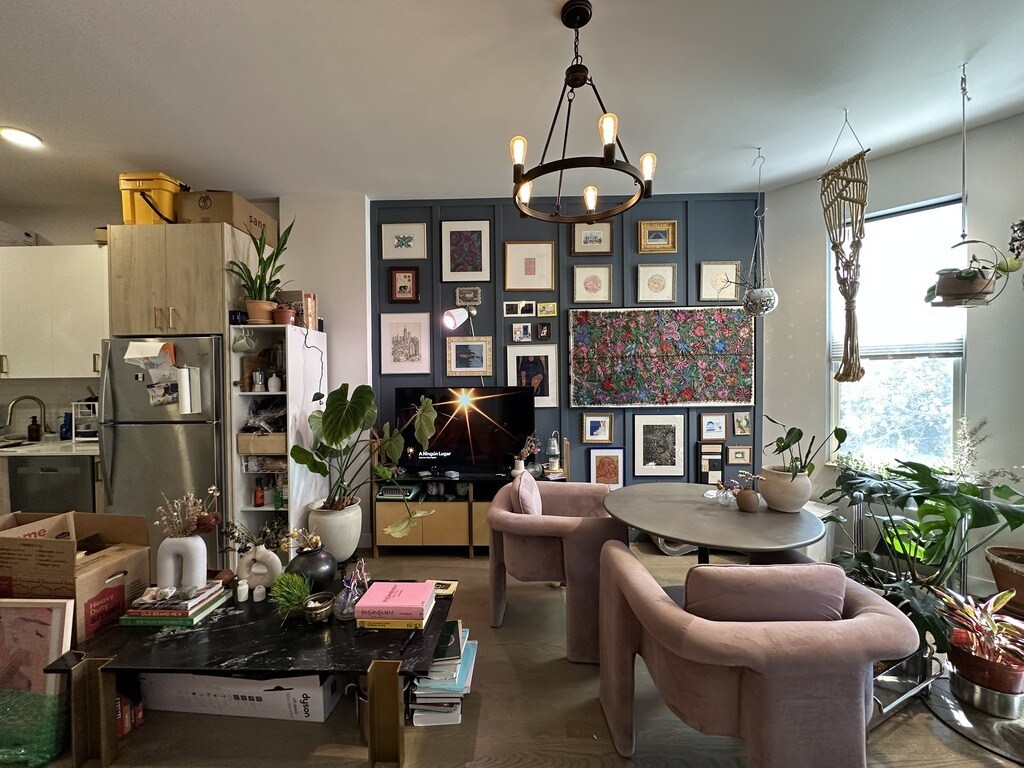 Building Photo - 841 N Mozart St