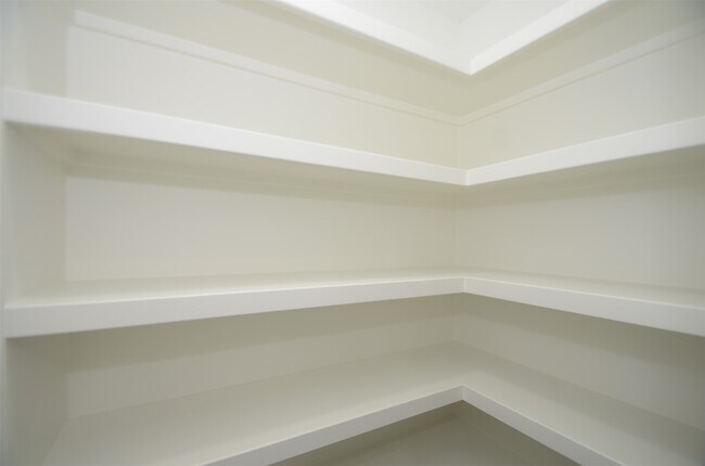 Building Photo - 5524 Beverly Hill St