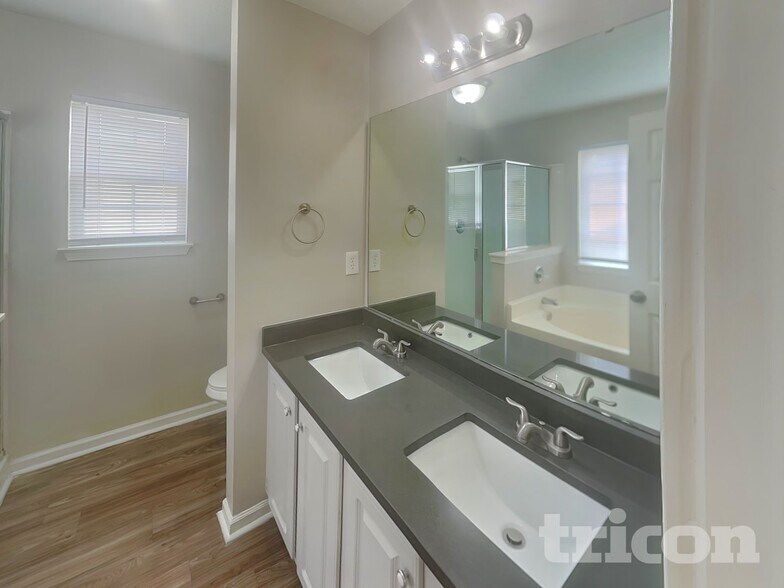 Building Photo - 6008 Bradford Ct