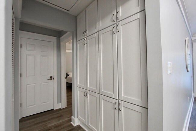 Building Photo - 8 Sally Ln