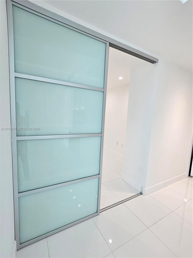 Building Photo - 900 Biscayne Blvd