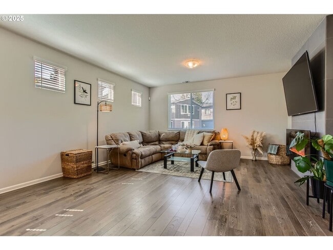 Building Photo - Modern Comfort in Happy Valley – 3BD/2.5BA...