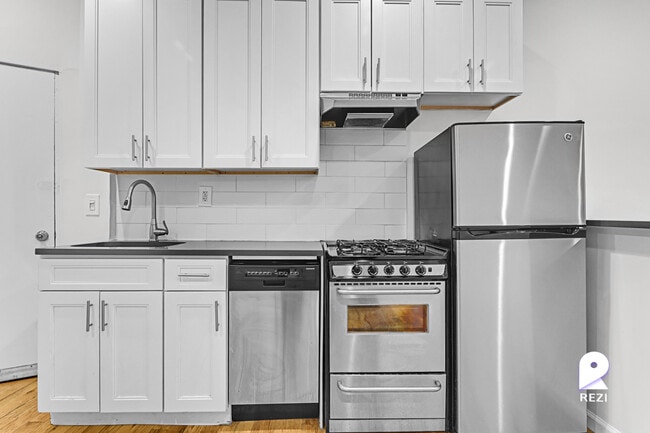 Building Photo - 324 W 49th St