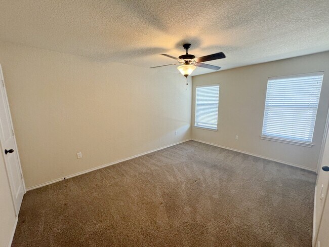 Building Photo - Move-In Special! Get $200 off your first f...
