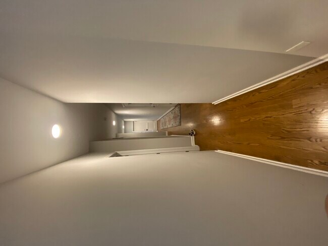 Building Photo - 650 W Arlington Pl