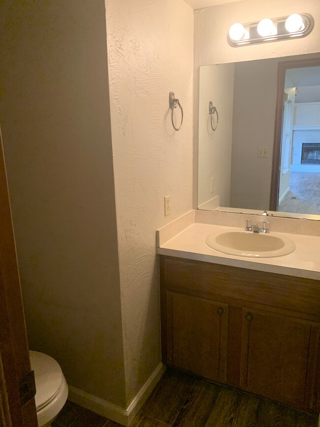 Building Photo - Westside Duplex for Lease near Sooner Mall!!!