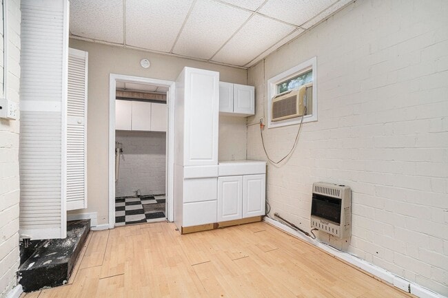 Building Photo - 2 bdrm, 1 bath near Emory and the CDC.