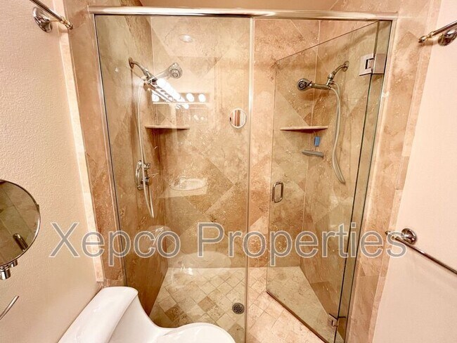 Building Photo - 420 N Villa Ct