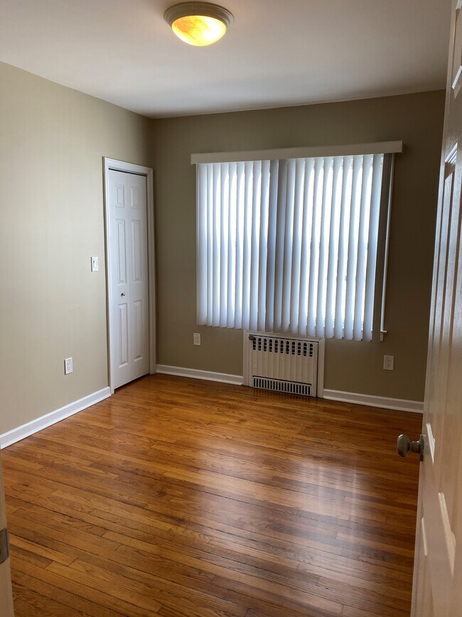 Building Photo - 436 Fern Ave