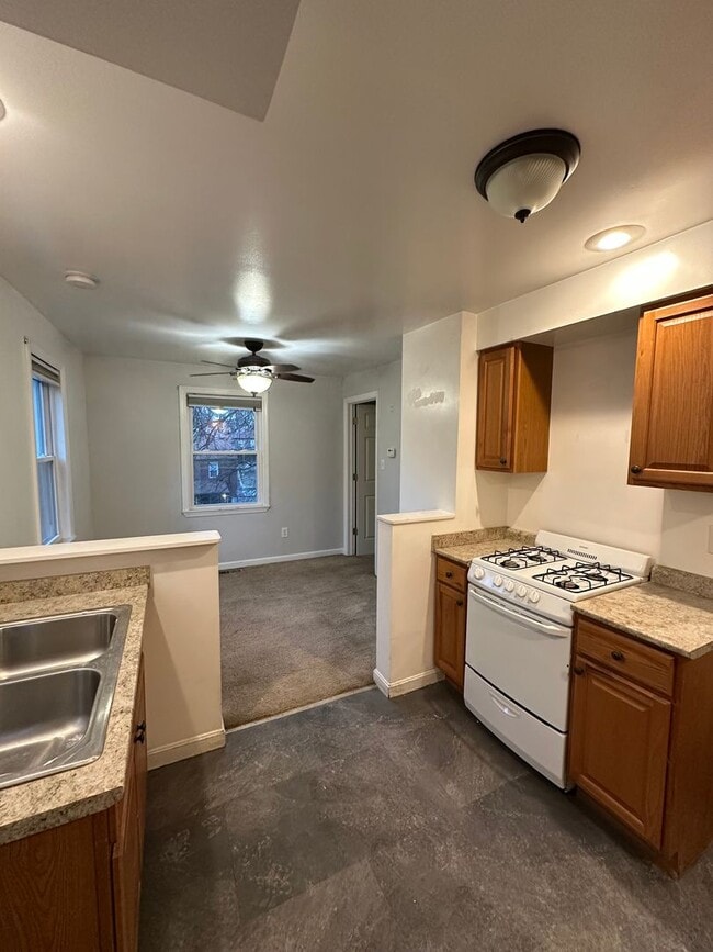 Building Photo - 3013 Glendale Ave