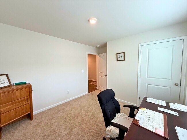 Building Photo - 605 Palmerston Dr