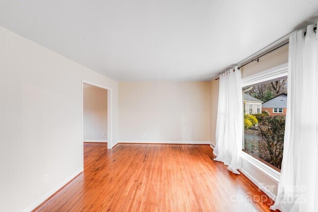 Building Photo - 5001 Vescova Ct