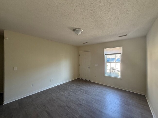 Building Photo - Two bedroom, 1 bath apartment in Graham (Park Place Apts)