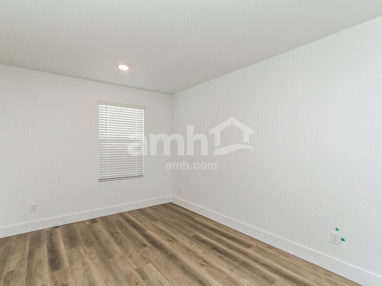 Building Photo - 11174 Magallanes St