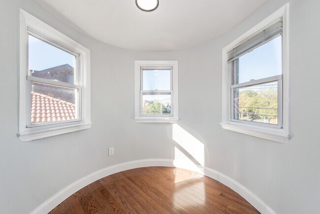 Building Photo - 894 AVENUE C