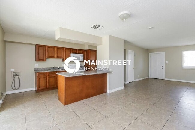 Building Photo - 3 Bedroom Pet-Friendly Home in Glendale, AZ with Main Street Renewal