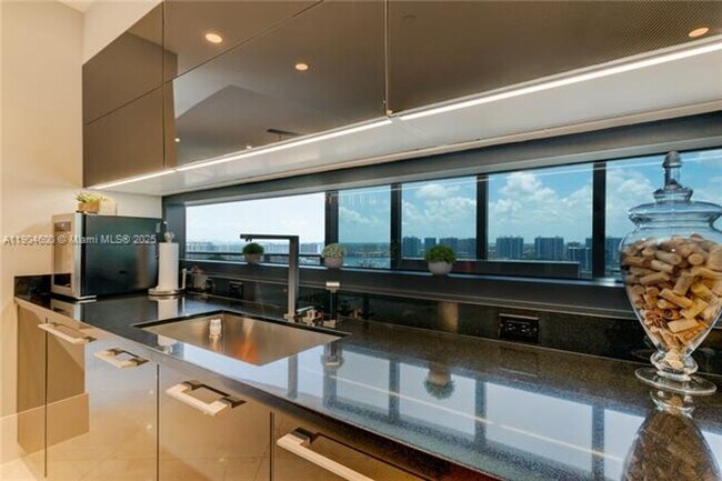 Building Photo - 18555 Collins Ave