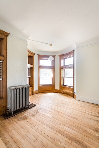 Building Photo - 223 E Ferry St