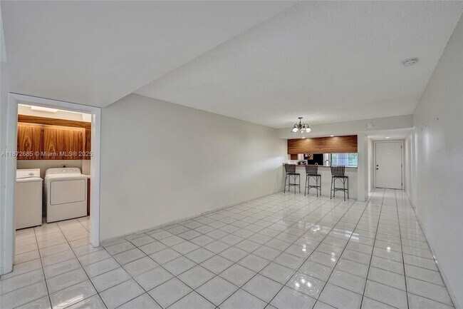 Building Photo - 1502 Whitehall Dr