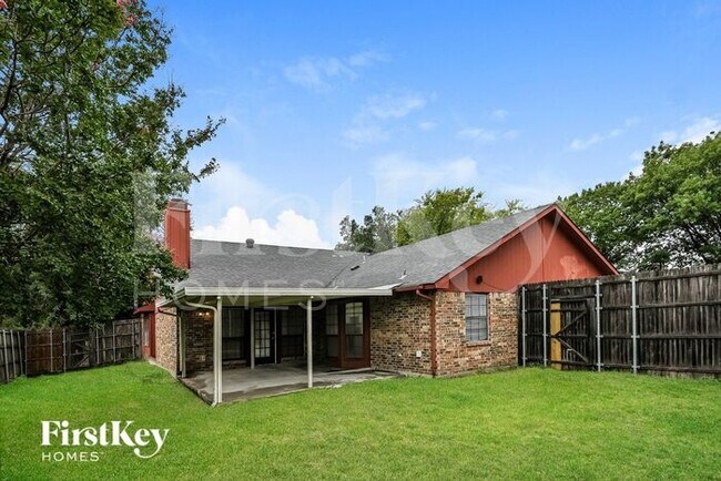 Building Photo - 4200 Wayfaring St