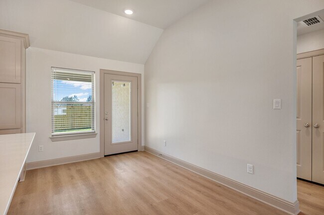 Building Photo - 3190 Dogwood Pk Blvd