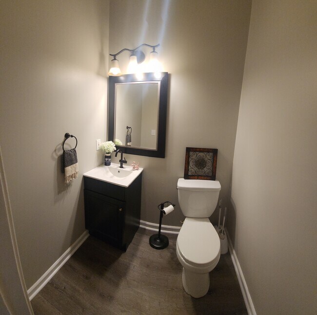 Building Photo - 627 Michigan St