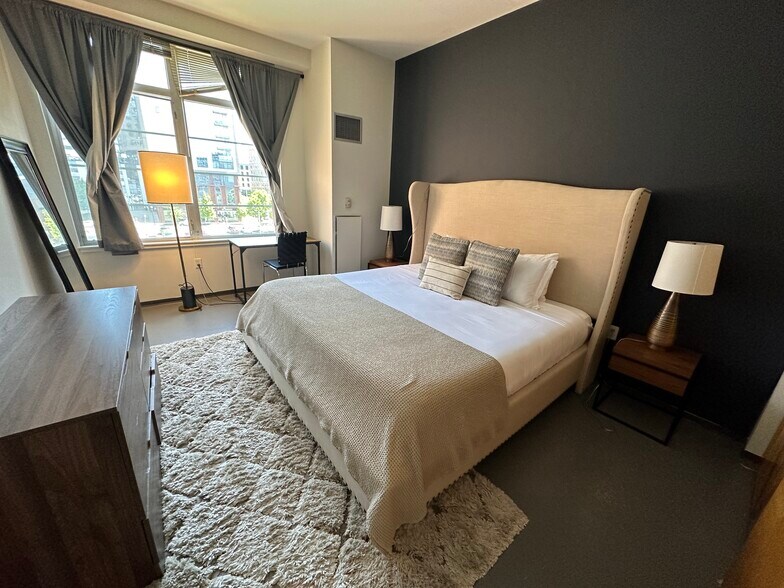 Building Photo - 211 E Berkeley St