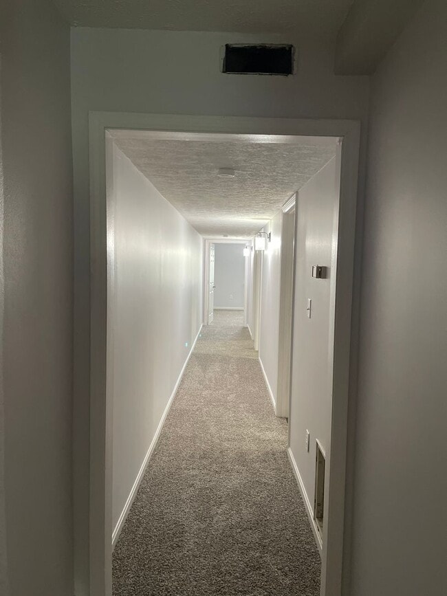 Building Photo - 380 Main Cross St