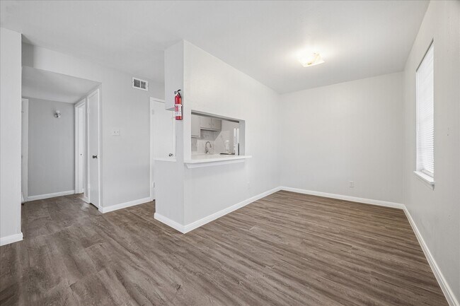 Building Photo - 1716 Crownover Rd