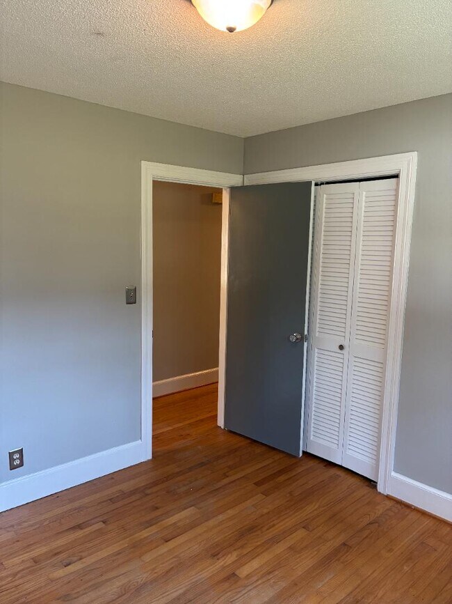 Building Photo - 5326 Lakehaven Ct