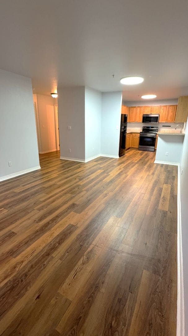Building Photo - 352 N Promenade