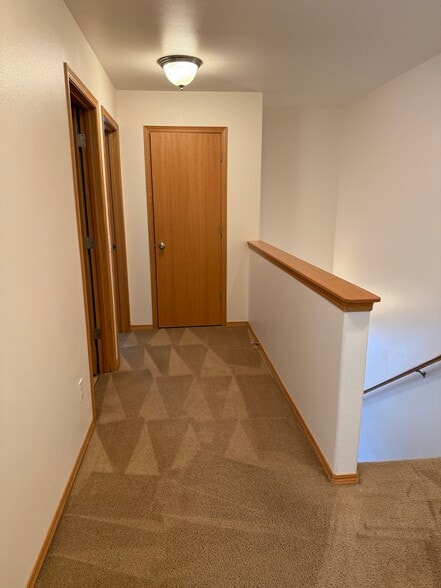 Building Photo - 1050 N Alvin Ct
