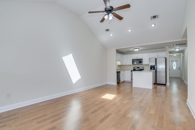 Building Photo - 2 Bed 2 Bath Townhouse Minutes from Ft Gordon
