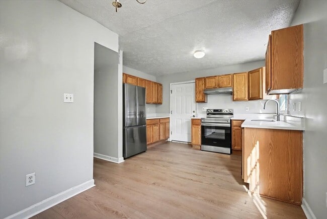 Building Photo - 1217 Clock St