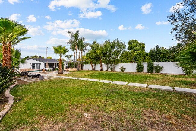 Building Photo - 23036 Burbank Blvd