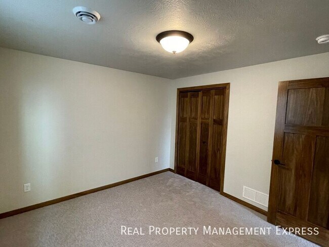 Building Photo - BRAND NEW 4 BED 3 BATH TWIN HOME