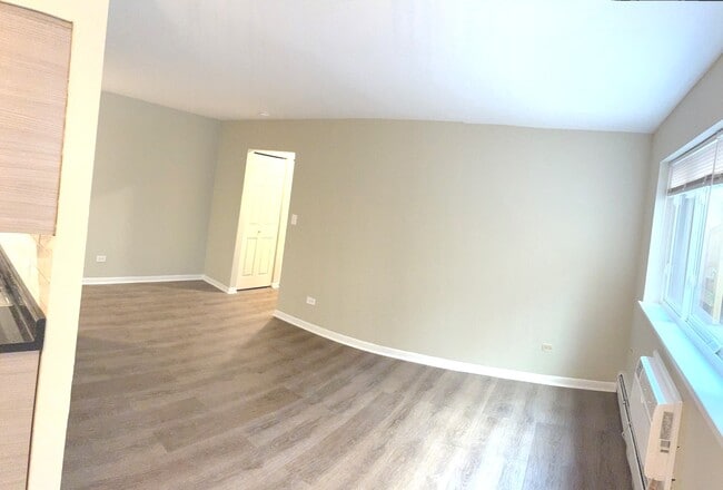 Building Photo - 5420 N Kenmore Ave