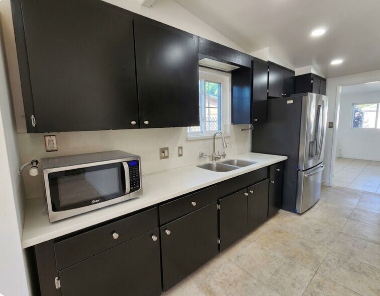 Kitchen- sink - 12402 Darnell St