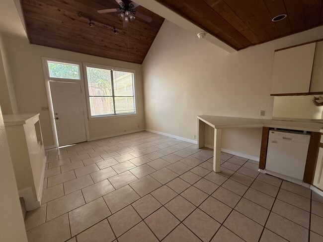 Building Photo - Studio/Efficiency Bungalow with a Loft