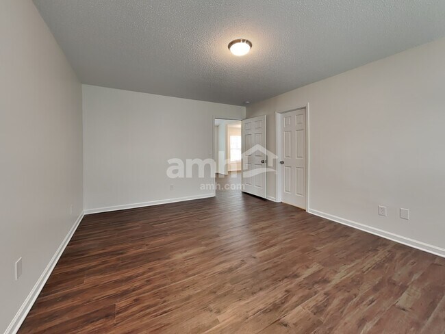 Building Photo - 5715 Regent Village Dr