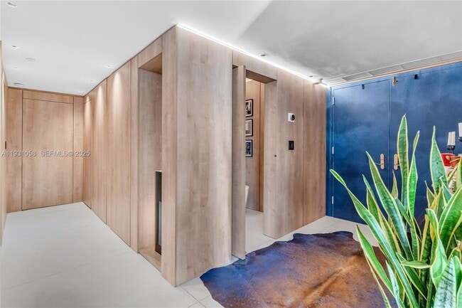 Building Photo - 20281 E Country Club Dr