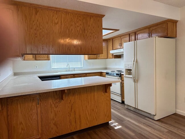 Building Photo - Mature dog considered. Nice home, convenient location off Placer & Wisconsin, Rdg.