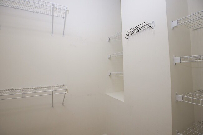 Building Photo - 380 Sullivan Dr