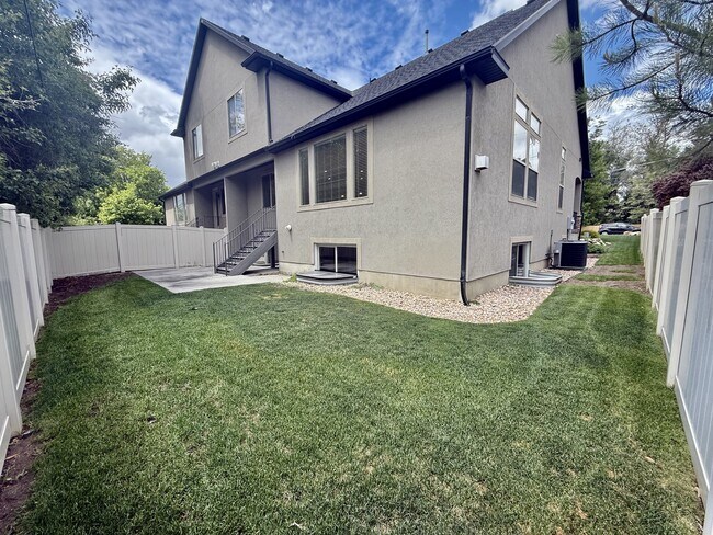 Building Photo - 2034 E 4500 S